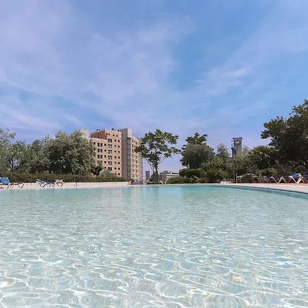 Park Swimming Pool By Homing 아파트