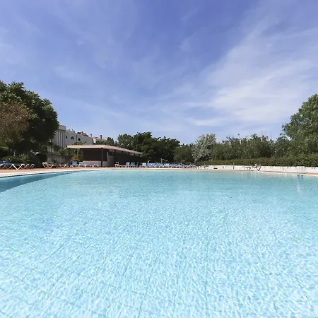 Park Swimming Pool By Homing 아파트